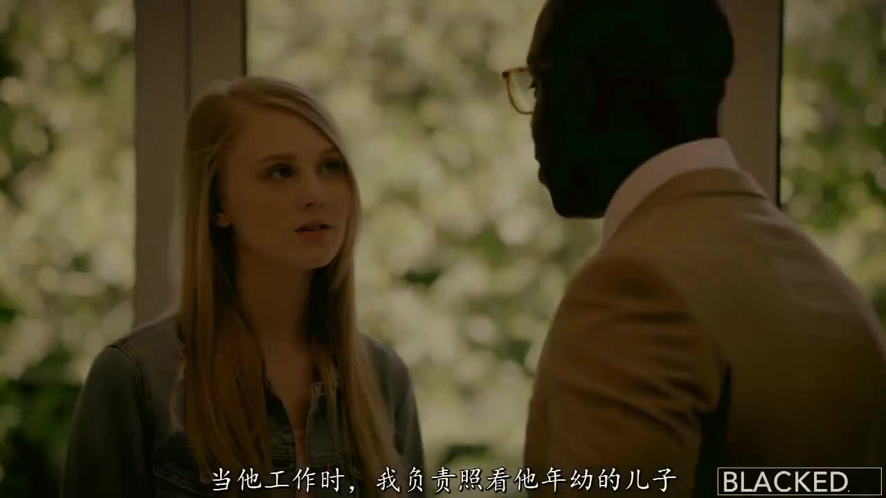 【欧美少女】柔柔漂亮_中文字幕，身小姐姐很是让人流口水，假期实习工作却被老板拍打屁股调教的温顺刺激肆意抽插射