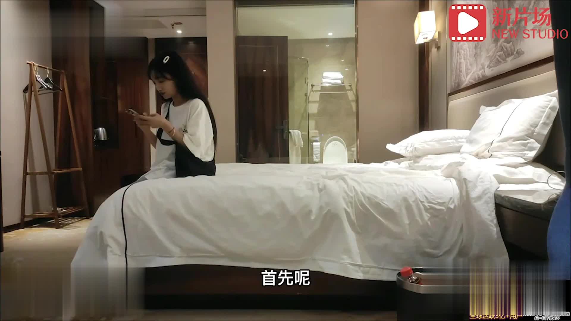 【#杏吧探花】约啪巨乳大学生兼职妹，妹子幽默分享第一次经历