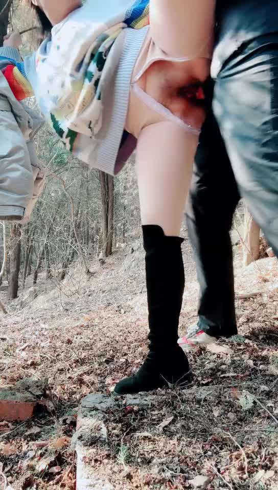 露出直播，反差少妇【小妖e 】露出直播打炮。