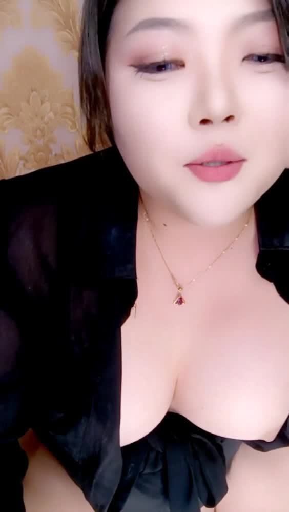 坦克：小晓骚逼亚洲BBW坦克VIP群福利放漏资源#坦克 #巨臀 #国产坦克 #BBW #巨乳