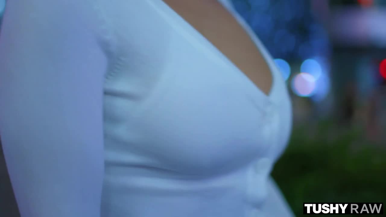 标题：TushyRaw【HD】性感粉红女郎女优：Penelope Kay标签：#中文字幕 #欧美 #巨乳 #熟女