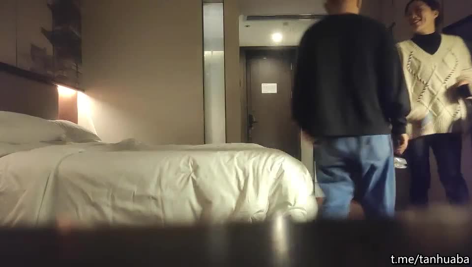 【#开车别玩手机】约炮字母圈阿姨和她的闺蜜双飞各种调教嗨翻天#我有一台拖拉机