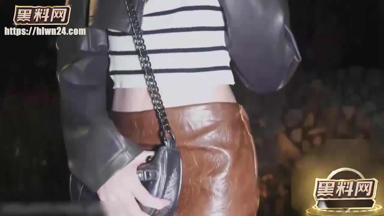 椒乳女神Miuzxc最新剧情片我把钱包弄丢了所以我不得不让司机操我来付钱！