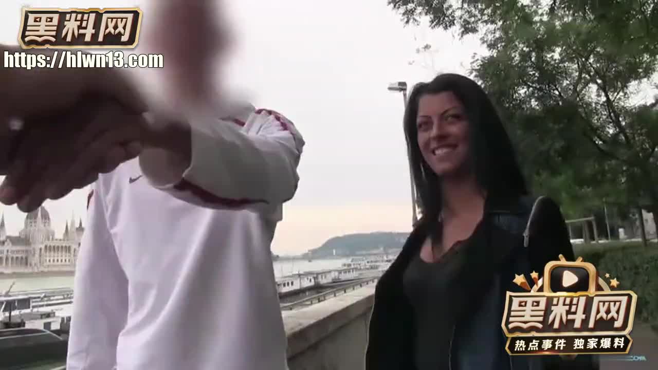 捷克街头搭讪系列之有成功拆散一对情侣当着男友的面以拍杂志为由攻破其拜金女的内心防线！