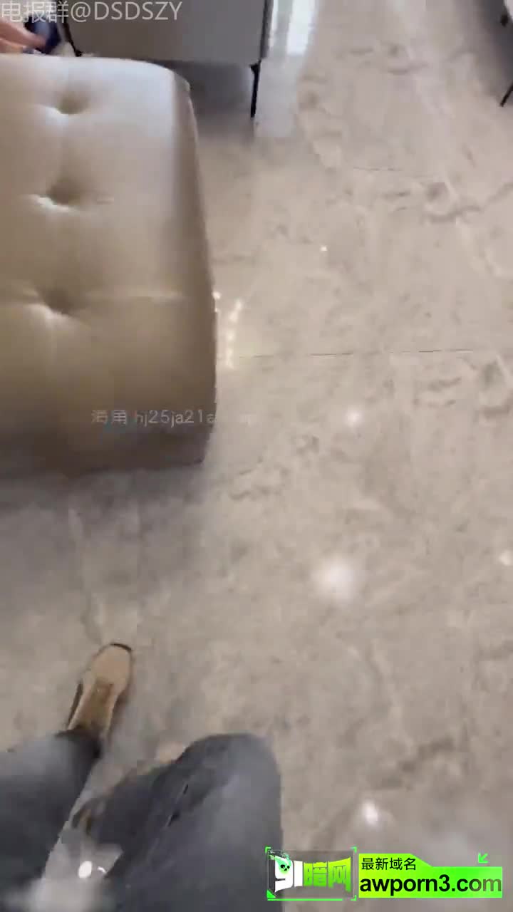 海角大神寝取NTR下楼买水回来看到老婆在被操被内射还掰开给我说精液好热 #海角 #海角社区 #NTR #单男 #内射