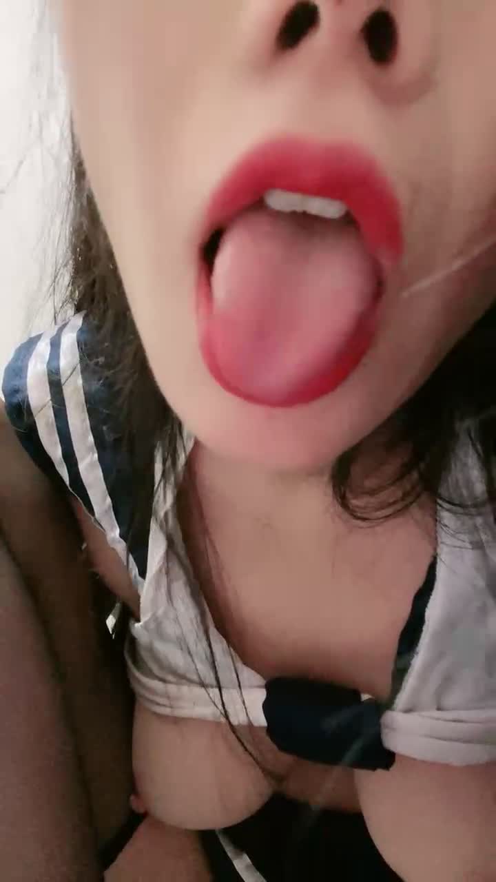 黑丝制服露脸性感女神的诱惑，无毛白虎逼掰开骚穴给狼友看特写，道具抽插自己抠的骚逼直流淫水，呻吟可射速游VPN跑满千兆只做最快