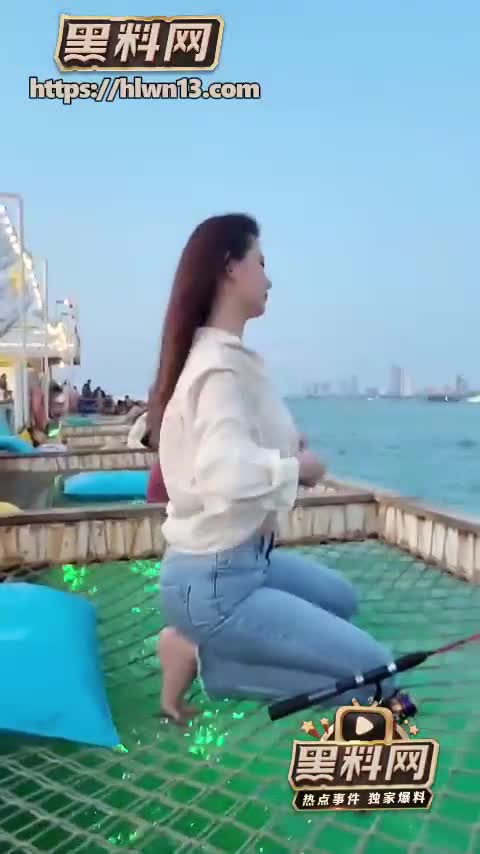 高颜女神就是阿朱啊化身沙滩美人鱼献福利曼妙肉体在海上全裸骚拍极具看点！