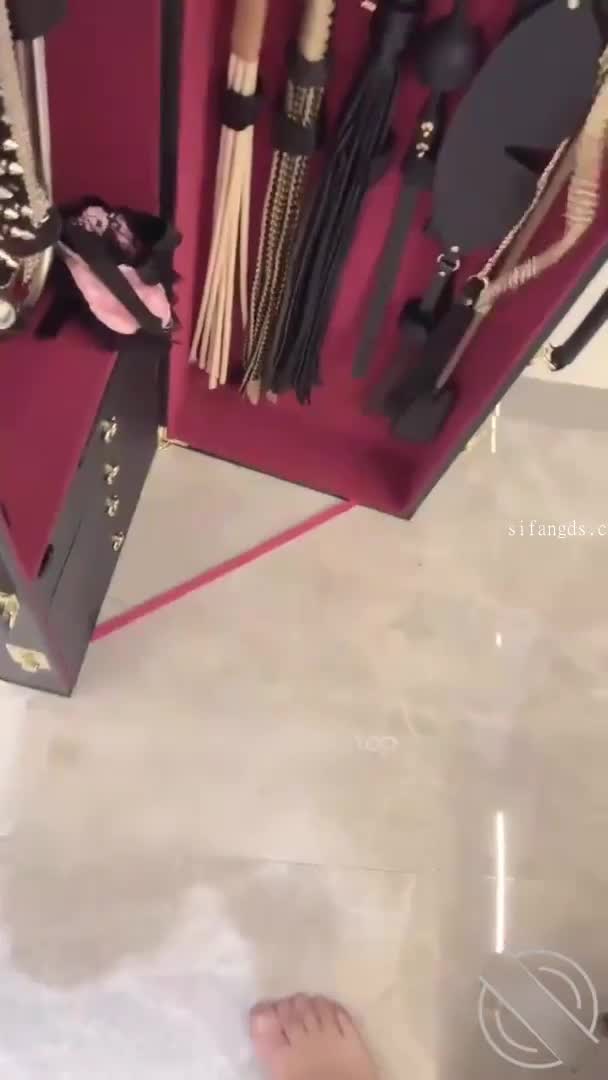 海角流出操逼大神正义君 奶子即正义 全身镜前蹂躏玩弄极品人妻,趁她老公不在家去她家里玩她,中途邻居敲门