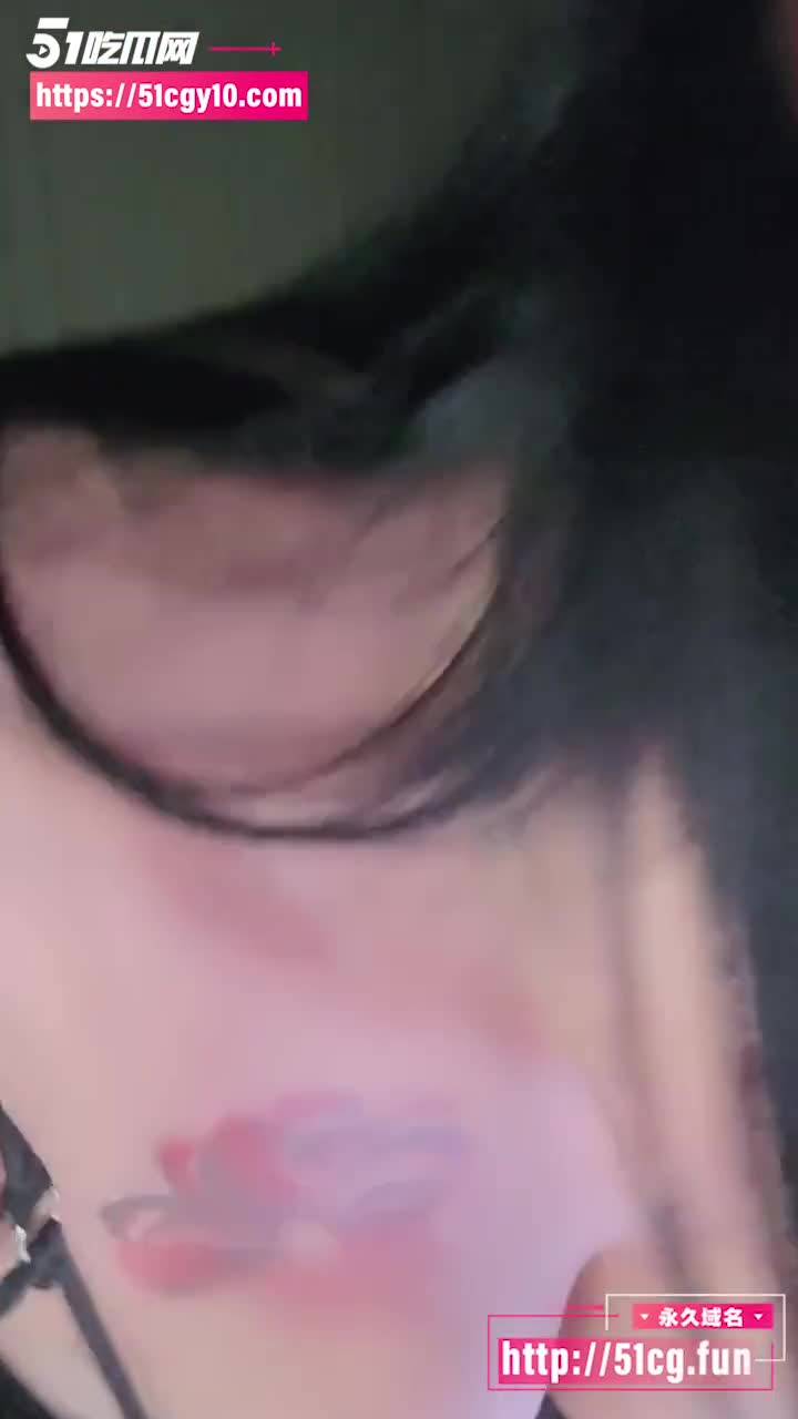 高颜值巨乳博主 幺幺霖 粉丝付费福利房泄密 超级大奶多汁蜜穴怼脸自慰 高潮疯狂抽搐 淫水喷出老远啦！#巨乳 #自慰 #主播 #跳蛋 #高颜值