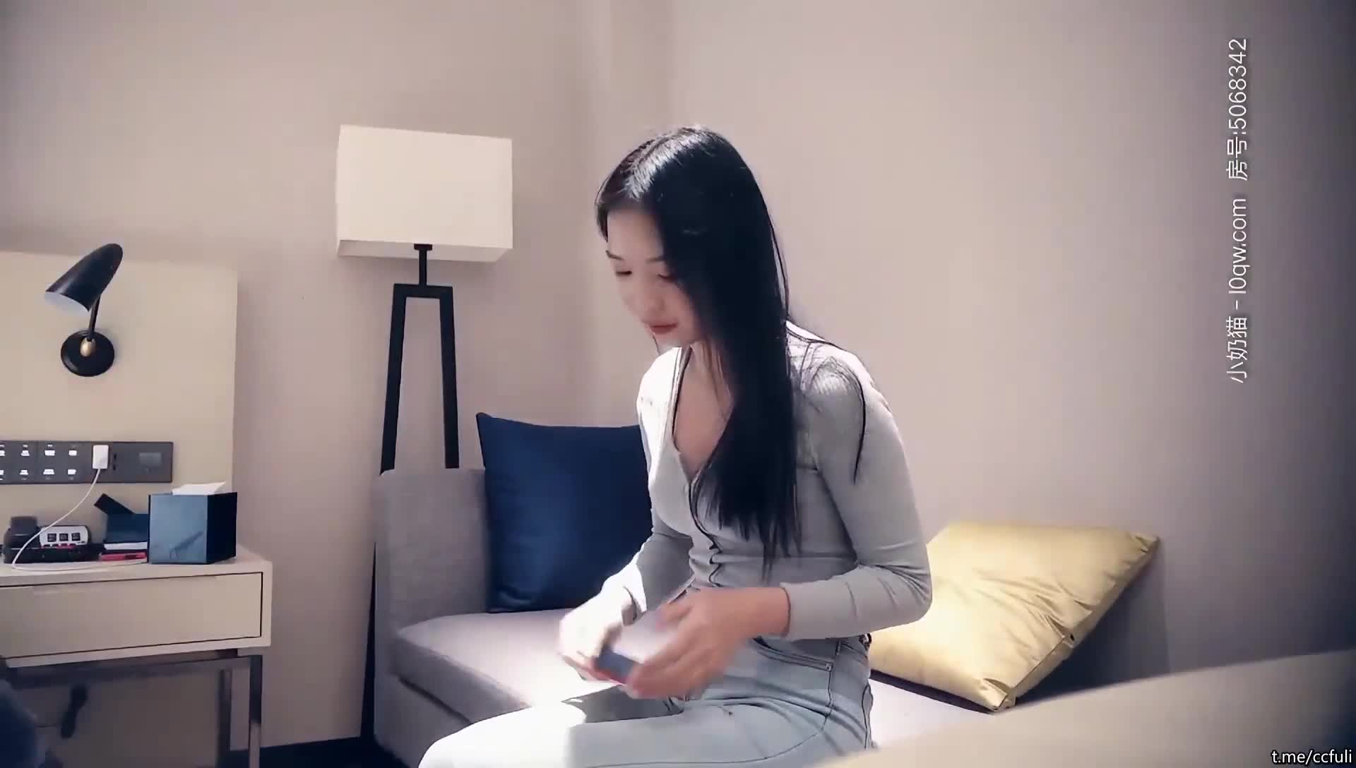 【七天精品探花】深夜约操兼职小幼师，00后清纯小萝莉羞涩温柔，玲珑玉体沙发抠穴花式啪啪全国约炮大全