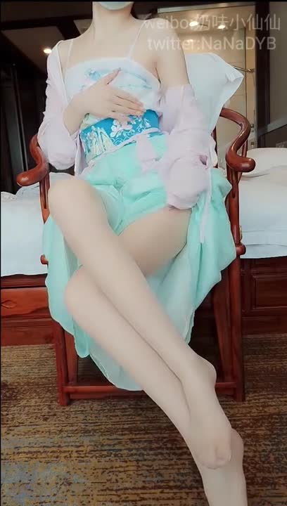白虎网红美女【软萌萝莉小仙】06月新作-魅惑汉服敏感体质速插出好多淫水白浆淫语乱叫还那么浪速游VPN跑满千兆只做最快