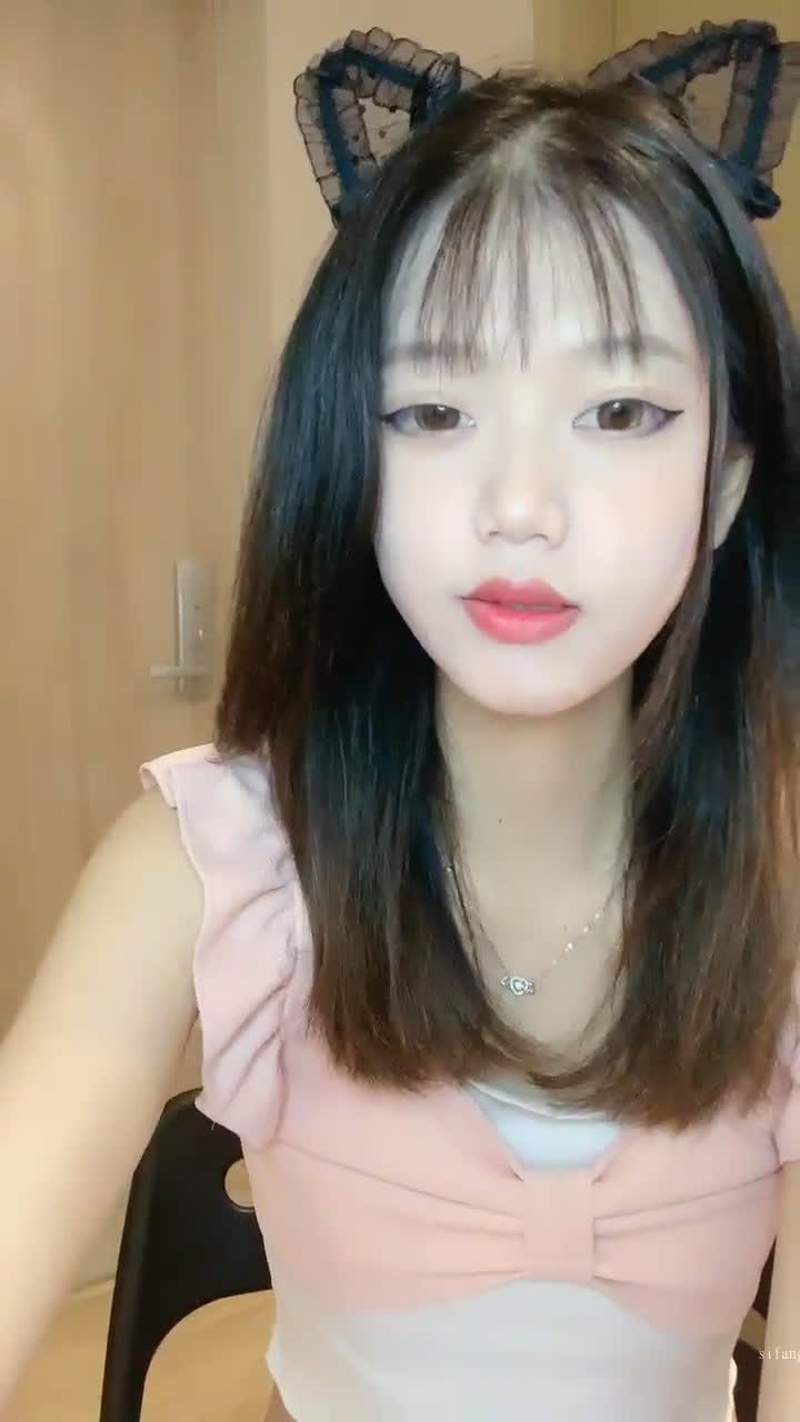 【#小芊】正宗校花下海，抖音小网红，小脸蛋多带劲，扑面而来的少女气息，逼逼被插得水汪汪，叫得好销魂全国约炮大全
