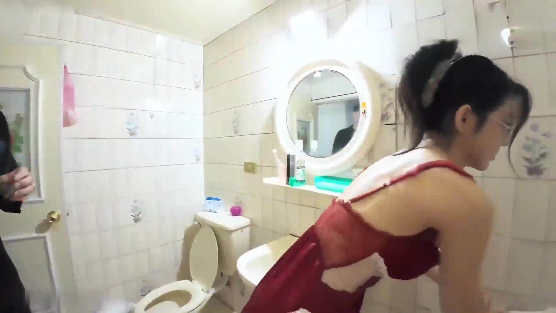 骚气黑丝眼镜娘大长腿女上位摇到受不了