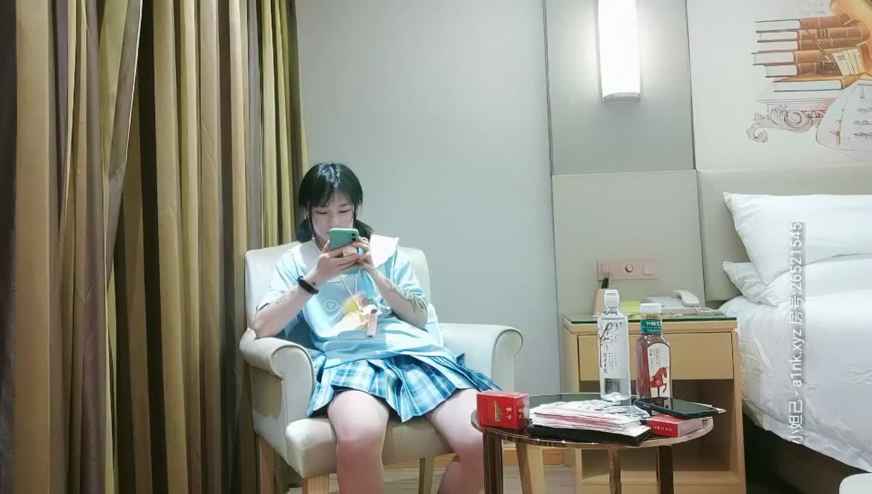 【探花精选】00后小萝莉真不错，老金掏小费，求介绍洛丽塔，暴力输出干哭