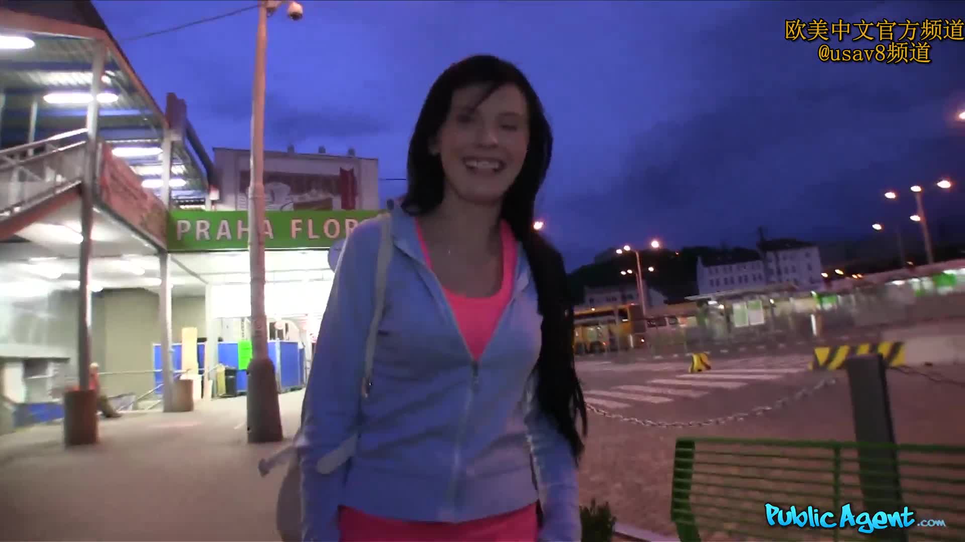 街头搭讪美女老师 穿着运动上衣十分清纯可爱 没想到背地里这么反差 被男主的大鸡巴狠狠插入爽的淫叫不止#捷克 #捷克街头搭讪 #钞能力搭讪#欧美 #反差捷克街头全套资源见置顶