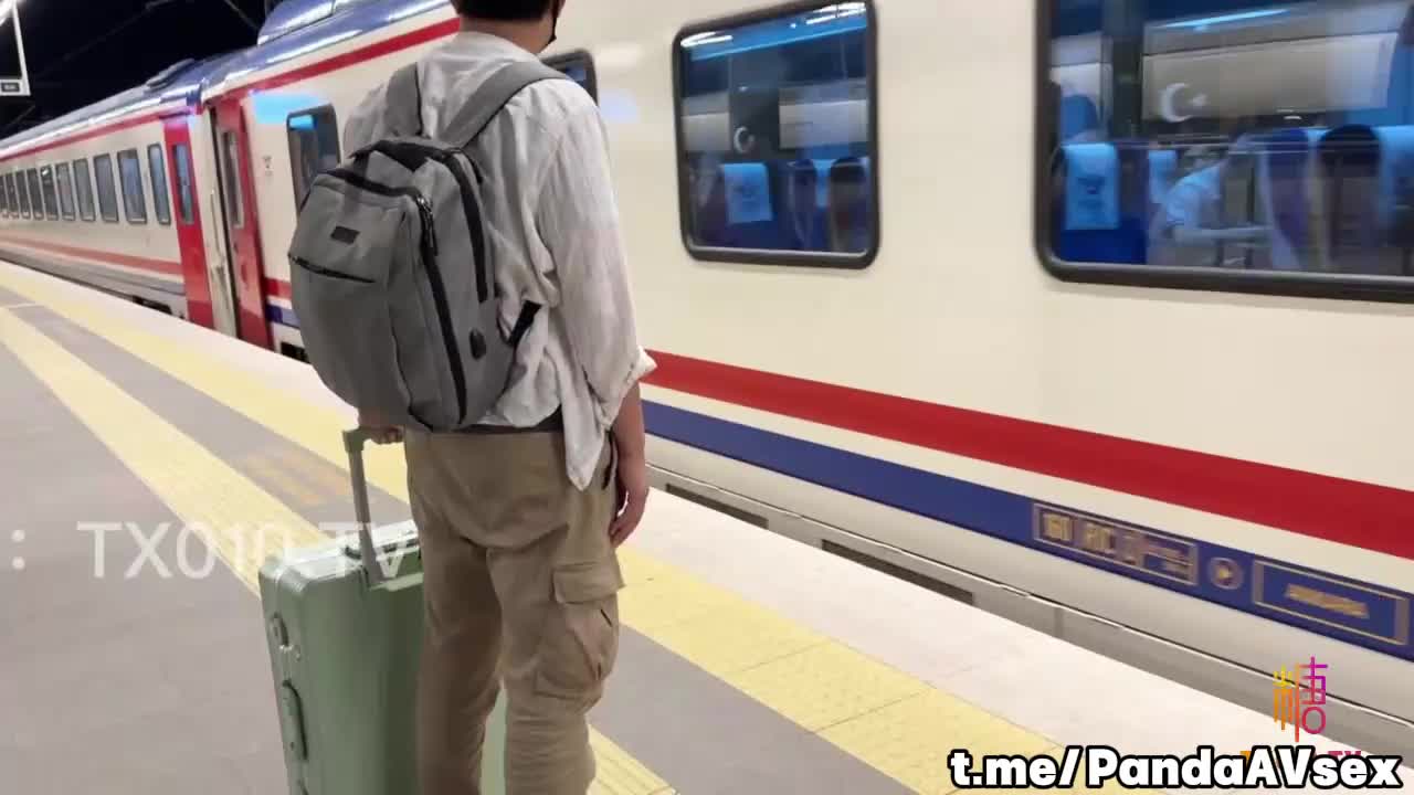 #美杜莎大长腿黑丝骚货御姐美杜莎 IT男高铁上操逼 真他妈刺激 厕所干到卧铺露出后入 口爆颜射