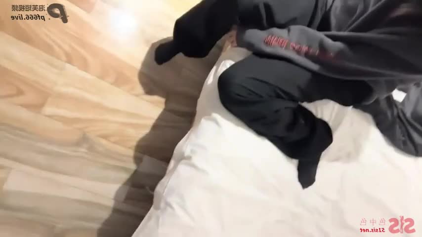诱骗懵懂大二学妹 学妹强烈反抗 直接按到强干