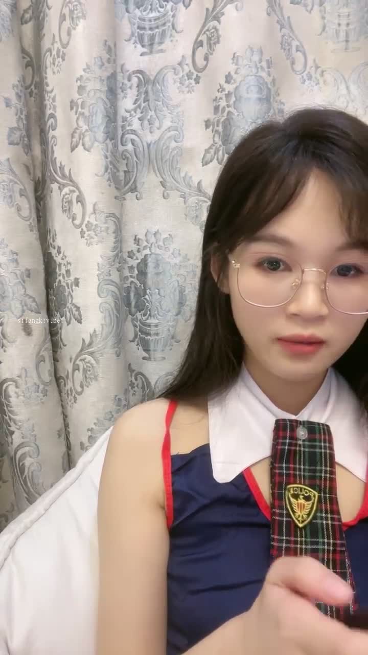 重磅推荐，全新的，211大学校花，【姐姐很甜】，黑丝眼镜反差婊，颜值高，这阴毛修剪得挺漂亮