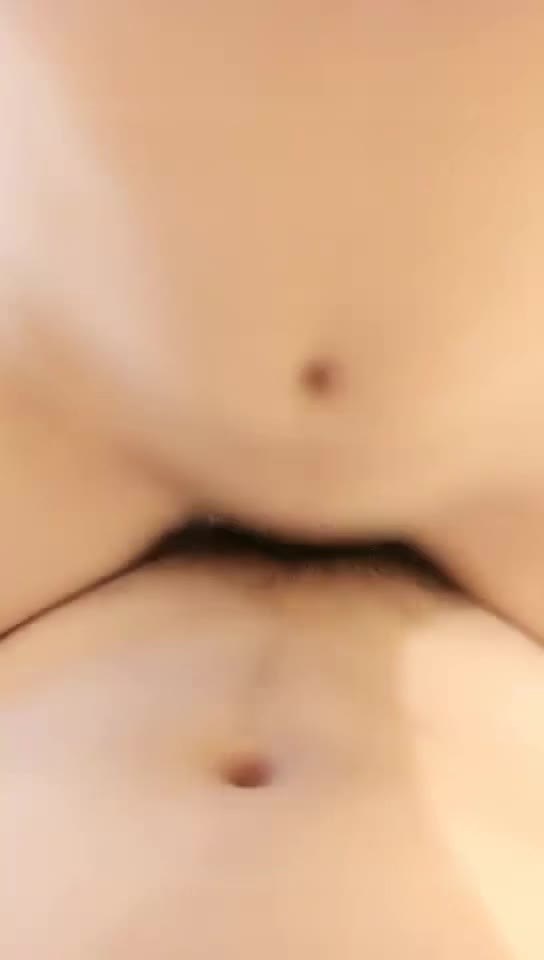 #巨乳骚货 #双马尾 #萝莉【巨乳骚货精选】星星双马尾萝莉萌妹大黑牛自慰双飞啪啪，掰开粉穴口交再来一妹子一起玩2