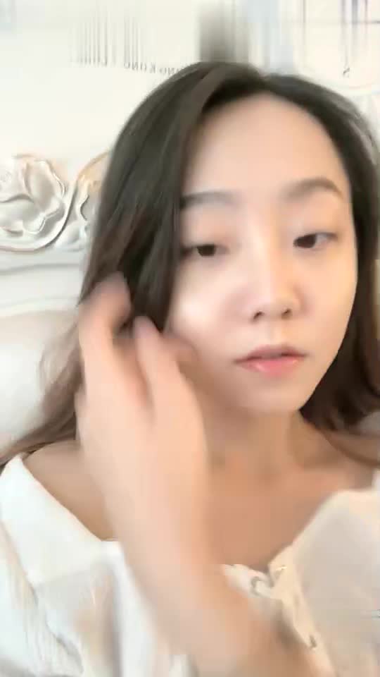 #巨乳骚货 #小萝莉 #尤物【巨乳骚货精选】极品，罕见，【00年喷水小水娃】喝了矿泉水下面不断喷，清纯小萝莉真是水做的，射程远水量足极品尤物1
