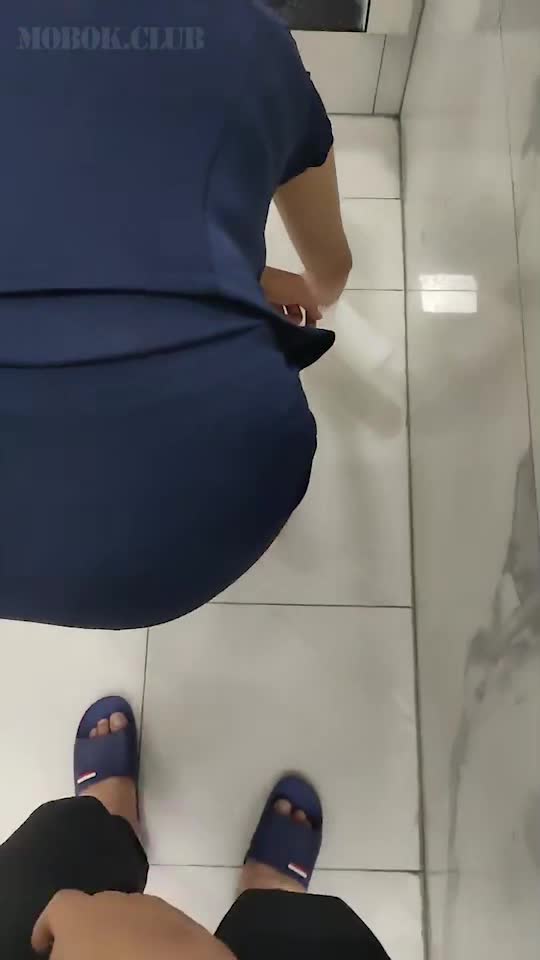 #巨乳骚货 #服務員 #奶子【巨乳骚货精选】勾引酒店上門清理衛生熟婦服務員,言語逐漸挑逗,加錢上手,奶子碩大,良家的味道