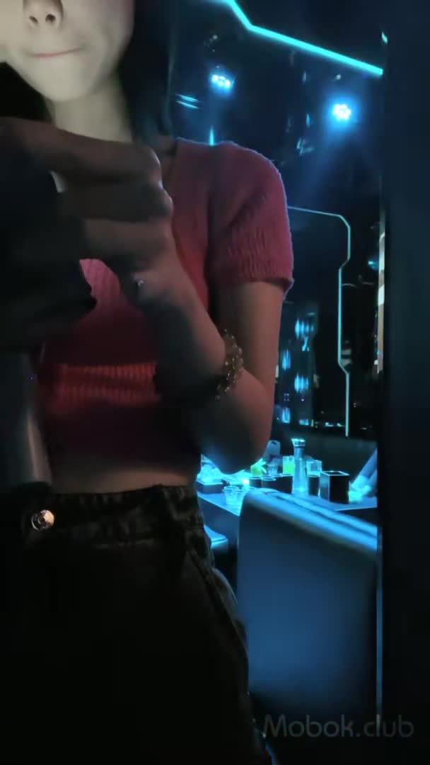 #巨乳骚货 #御姐 #紫薇【巨乳骚货精选】高度近视眼镜御姐今天KTV同学聚会,中间几次褕褕跑厕所紫薇露出给狼友看1