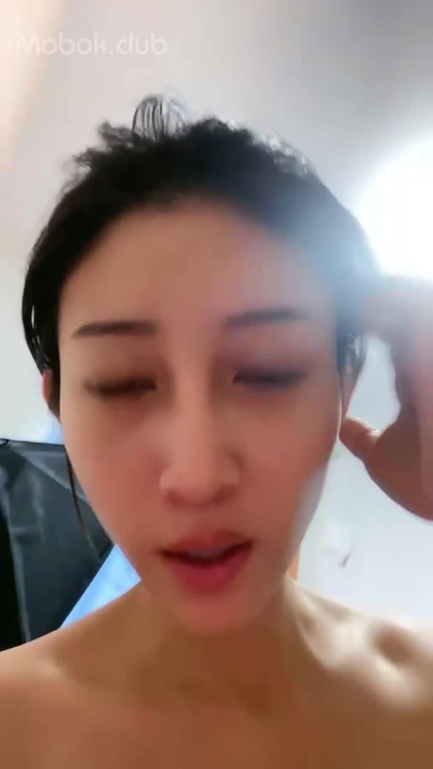 #巨乳骚货 #水蛇腰 #气质【巨乳骚货精选】气场很足气质顏值小姐姐,身材消瘦90來斤,奶子不大,苗條水蛇腰沒有壹絲贅肉2