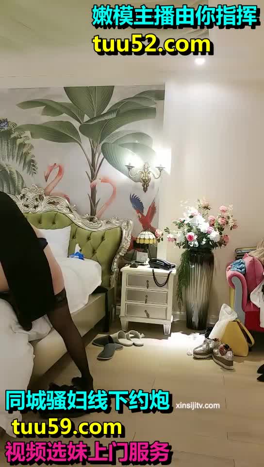 #巨乳骚货 #情趣 #淫荡【巨乳骚货精选】现在的妹子太淫荡了 好几个月 小美女穿着情趣性感服饰争抢着吞吐小帅哥的鸡巴啪啪骑乘呻吟扭动真是性福2