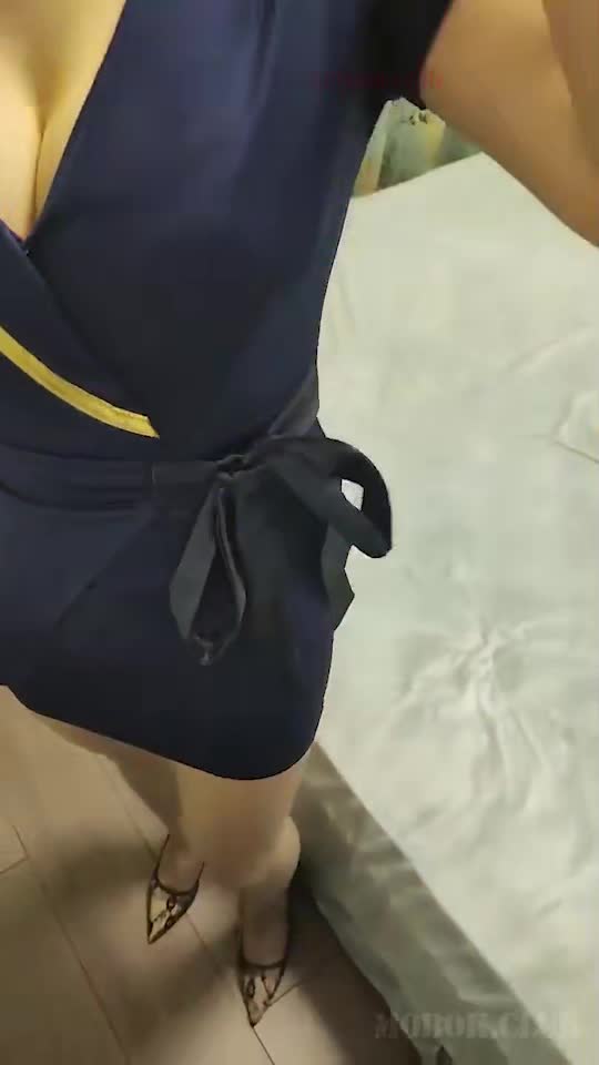 #巨乳骚货 #服務員 #奶子【巨乳骚货精选】勾引酒店上門清理衛生熟婦服務員,言語逐漸挑逗,加錢上手,奶子碩大,良家的味道