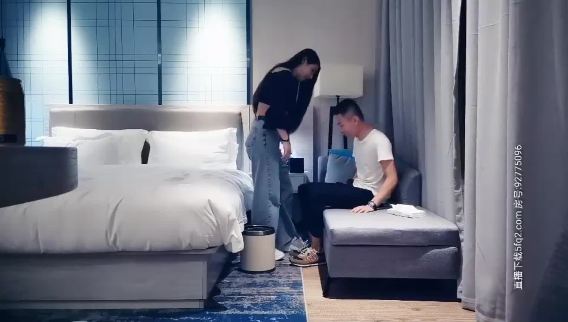 黑衣长腿妹子舌吻扣逼调情穿上网袜舔逼猛操呻吟娇喘非常诱人