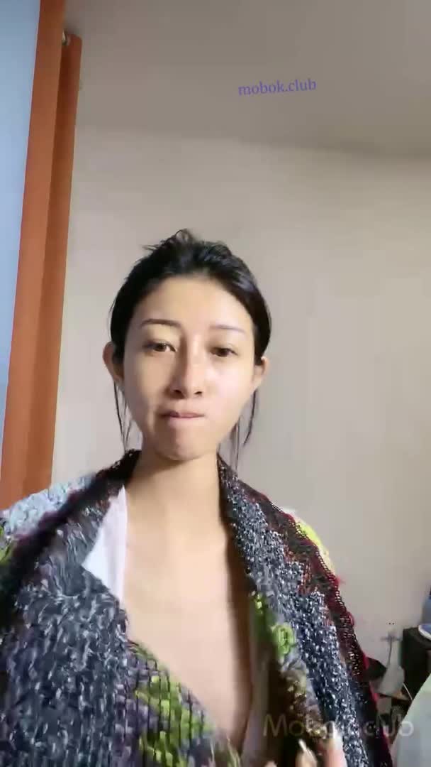#巨乳骚货 #水蛇腰 #气质【巨乳骚货精选】气场很足气质顏值小姐姐,身材消瘦90來斤,奶子不大,苗條水蛇腰沒有壹絲贅肉2