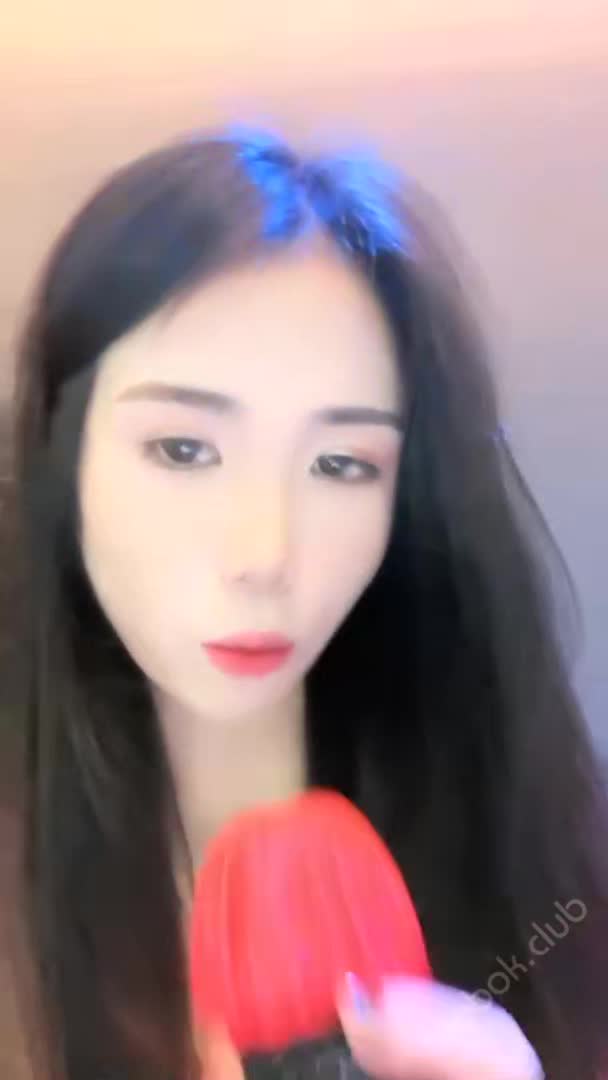 #巨乳骚货 #御姐 #紫薇【巨乳骚货精选】高度近视眼镜御姐今天KTV同学聚会,中间几次褕褕跑厕所紫薇露出给狼友看2