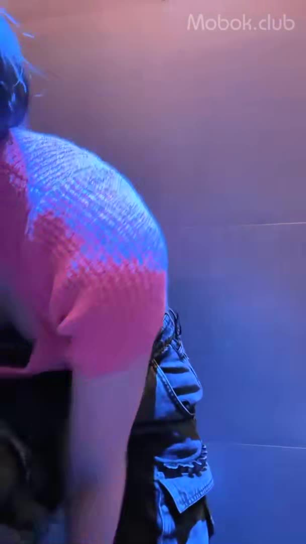 #巨乳骚货 #御姐 #紫薇【巨乳骚货精选】高度近视眼镜御姐今天KTV同学聚会,中间几次褕褕跑厕所紫薇露出给狼友看1