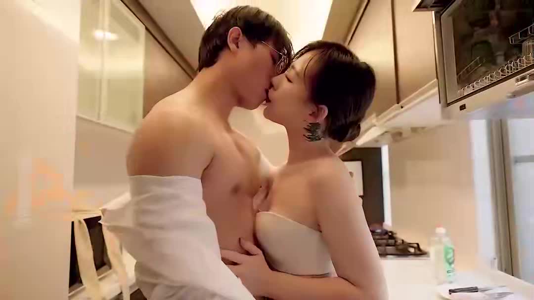 #蜜桃臀 #骚货 #性感 #美乳 #性爱 性欲旺盛勾引小叔子来满足自己 林思妤！