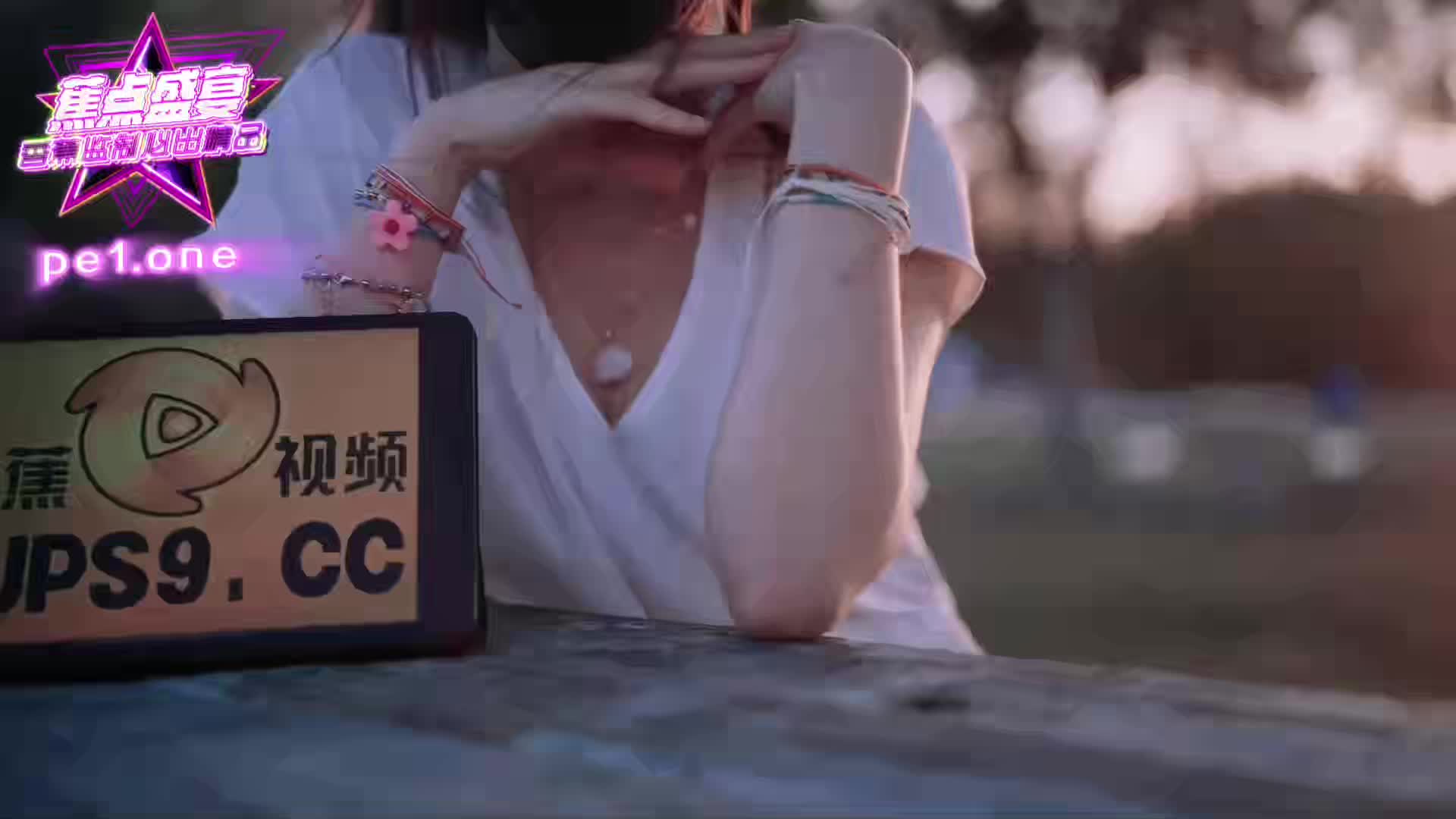#蜜桃臀 #骚货 #性感 #性爱 #车震户外车震，骚货激情性爱，淫水喷射！