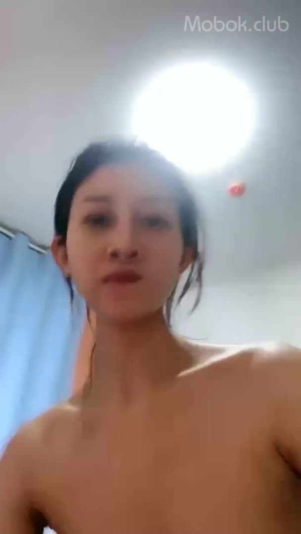 #巨乳骚货 #水蛇腰 #气质【巨乳骚货精选】气场很足气质顏值小姐姐,身材消瘦90來斤,奶子不大,苗條水蛇腰沒有壹絲贅肉2