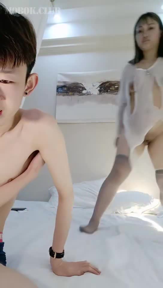 #巨乳骚货 #小阿姨 #稚嫩【巨乳骚货精选】中年少婦愛鮮肉,圓潤豐滿小阿姨約啪00後帥氣稚嫩小帥哥,最猛的年紀遇到最饑渴的妳