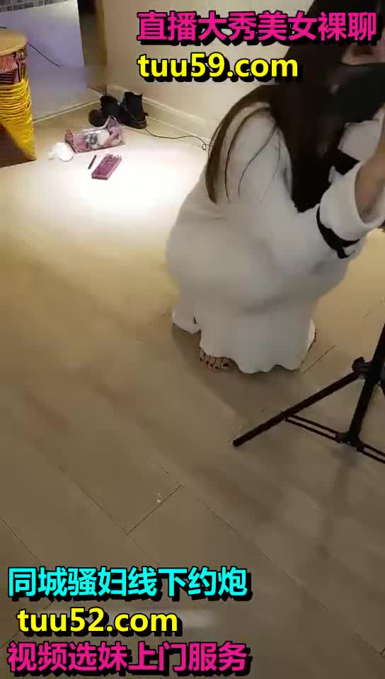 #巨乳骚货 #情趣 #淫荡【巨乳骚货精选】现在的妹子太淫荡了 好几个月 小美女穿着情趣性感服饰争抢着吞吐小帅哥的鸡巴啪啪骑乘呻吟扭动真是性福3