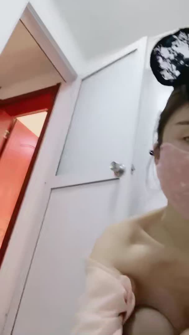 #巨乳骚货 #嫩穴 #美腿【巨乳骚货精选】顶级身材粉奶嫩穴尤物！极品美腿高高跟鞋！假屌抽插肥美骚逼，应观众要求把逼毛刮掉，除毛很干净2
