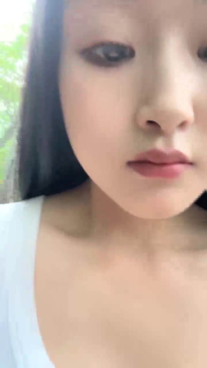 #小奶猫 #小陈陈 #主播 #直播 #户外 山区学姐~!极品美乳~户外竹林~掰穴特写~黑牛黄瓜~自慰流浆点此查看更多