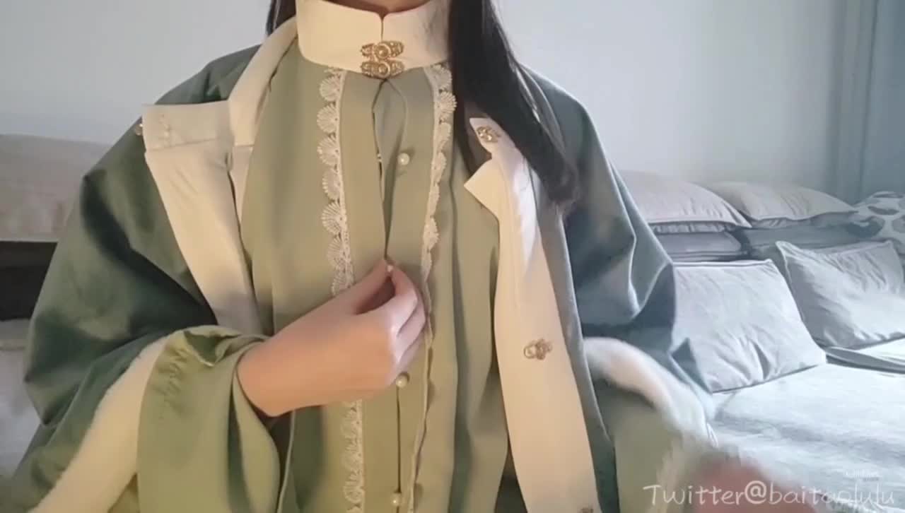 #白桃露露 #福利姬 福利姬白桃露露道具自慰流出白浆