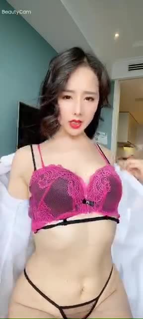 #巨乳骚货 #女神 #人气【巨乳骚货精选】秀人超人气女神『杨晨晨』超清晰凸点乳头一清二楚 脱内内大屁股摇曳非常诱人