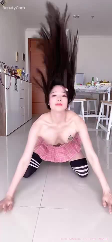 #巨乳骚货 #女神 #人气【巨乳骚货精选】秀人超人气女神『杨晨晨』超清晰凸点乳头一清二楚 脱内内大屁股摇曳非常诱人5