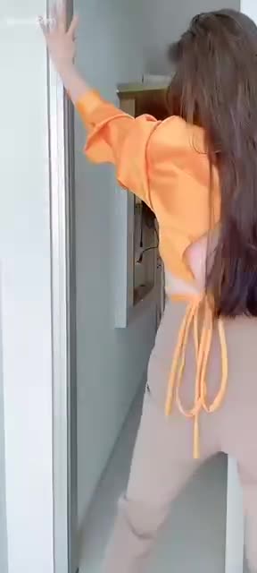 #巨乳骚货 #女神 #人气【巨乳骚货精选】秀人超人气女神『杨晨晨』超清晰凸点乳头一清二楚 脱内内大屁股摇曳非常诱人4