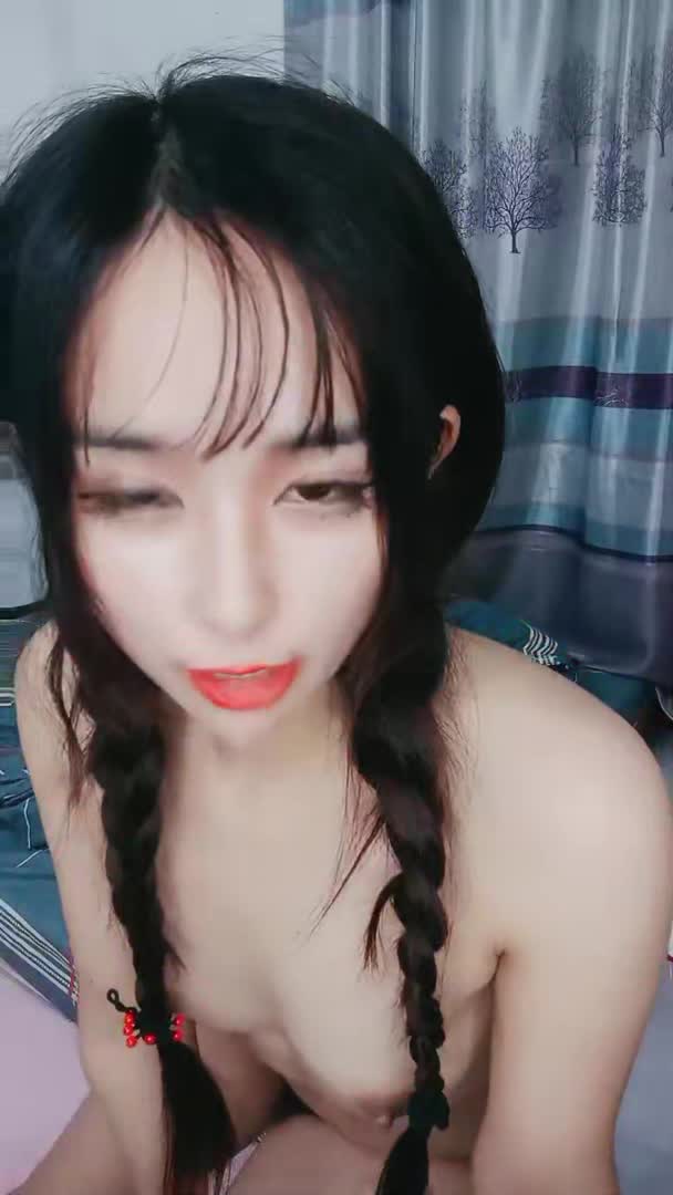 #巨乳骚货 #萌妹 #大眼睛【巨乳骚货精选】双辫子超大眼睛萌妹子，趴下给男友口，被男友后入操逼快速缴枪