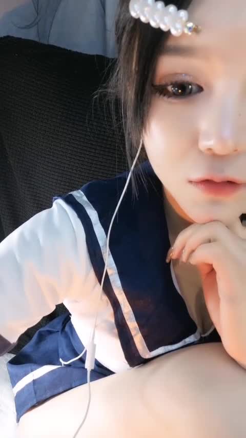 #直播 学生制服网红小姐姐，超肥白虎美穴！点此查看更多
