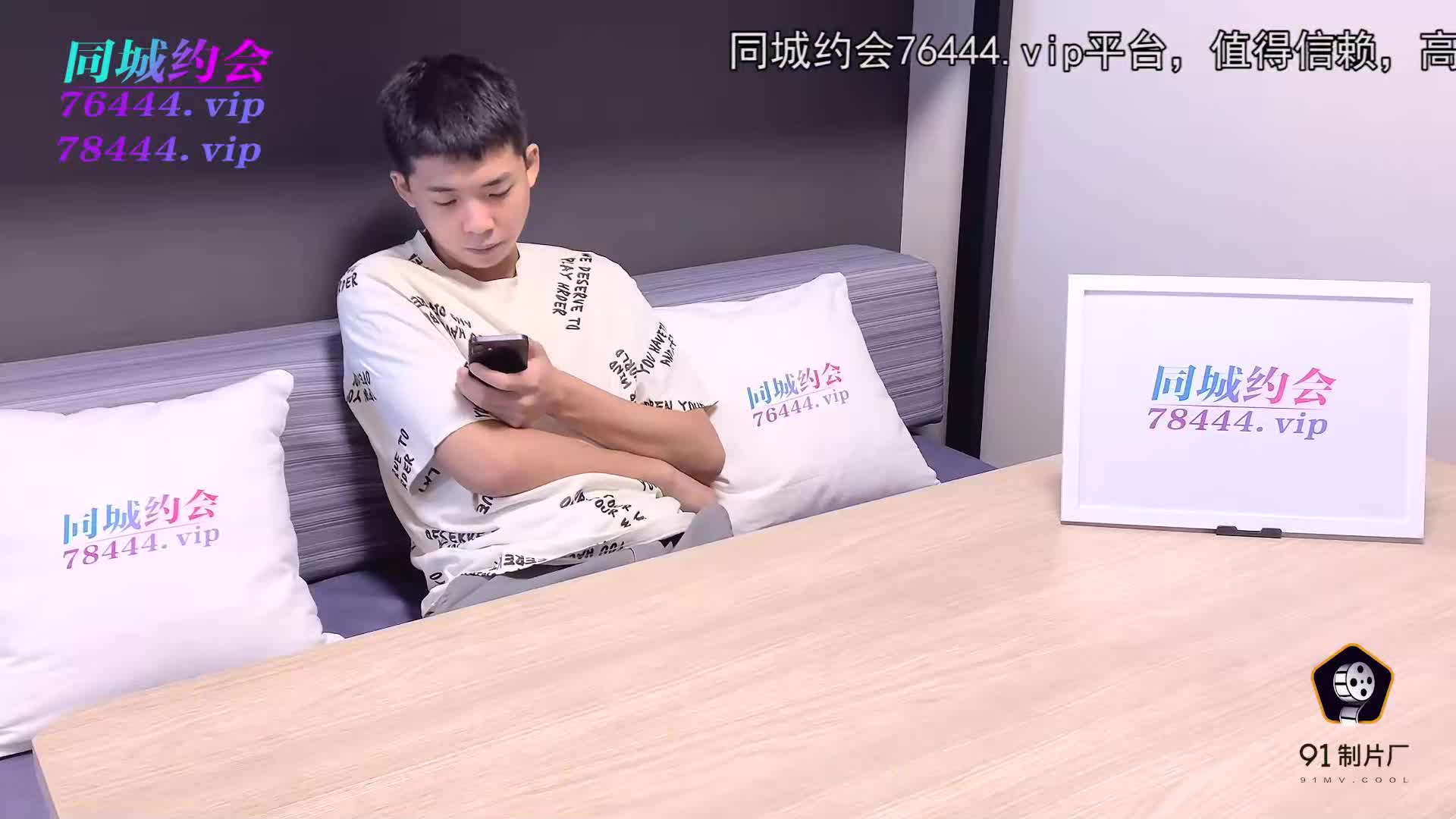 #巨乳 #口交 #后入 #中出 #黑丝儿子给老子戴绿帽子约炮嫖到貌美后妈 鲜嫩白虎穴拉丝淫靡汁液 人美穴美爽爆
