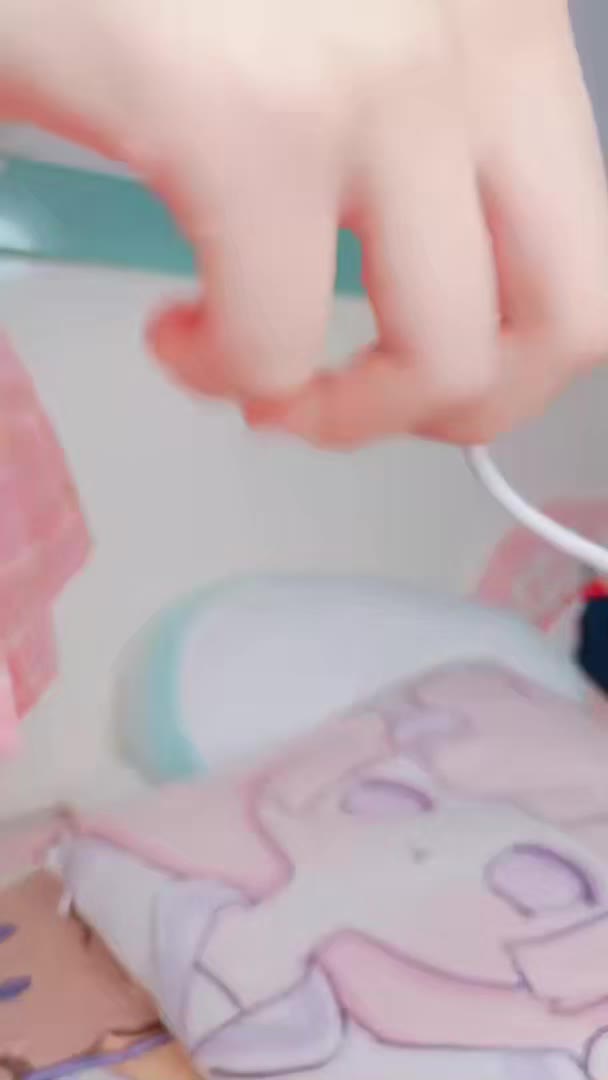 #巨乳骚货 #白虎 #嫩妹【巨乳骚货精选】 第一美穴18白虎嫩妹 骚的很项圈乳夹厕所灌肠 撩起短裙翘起屁股对着镜头 水晶玻璃棒插菊花 按摩器震动粉穴2