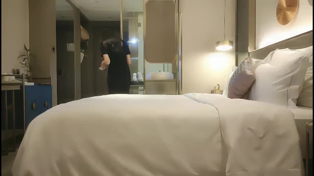 #巨乳 #中出 #黑丝 #后入 #探花同款气质诱人有滋有味屁股痛痛女