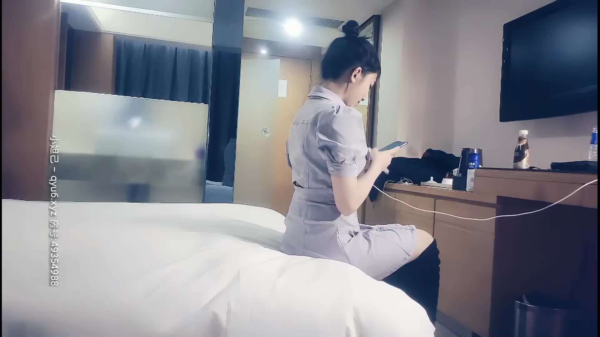 #巨乳 #口交 #中出 #后入 #探花说话细声细气的紫色风衣丸子头软妹子_穿着肉丝，意想不到的十分耐操